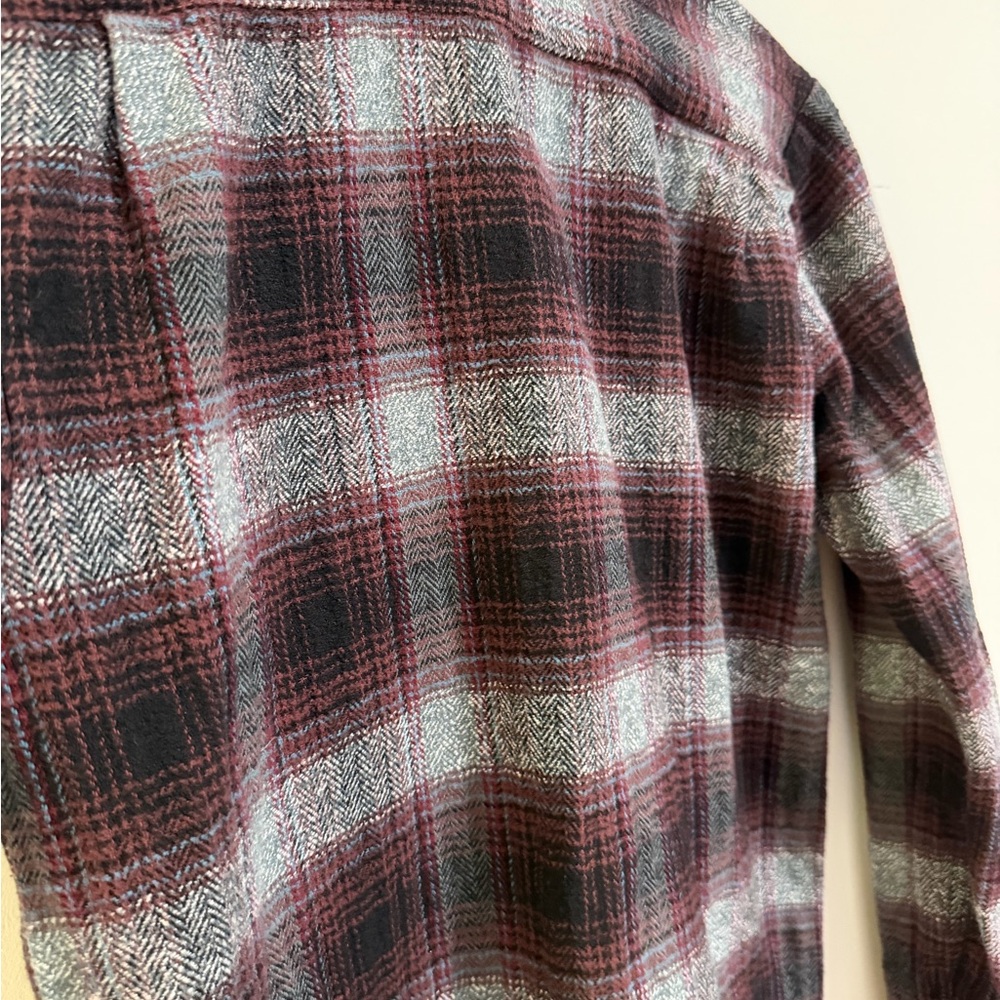 Volcom Men's Plaid Button Down Shirt - Black and Red Classic Fit - Picture 7 of 16